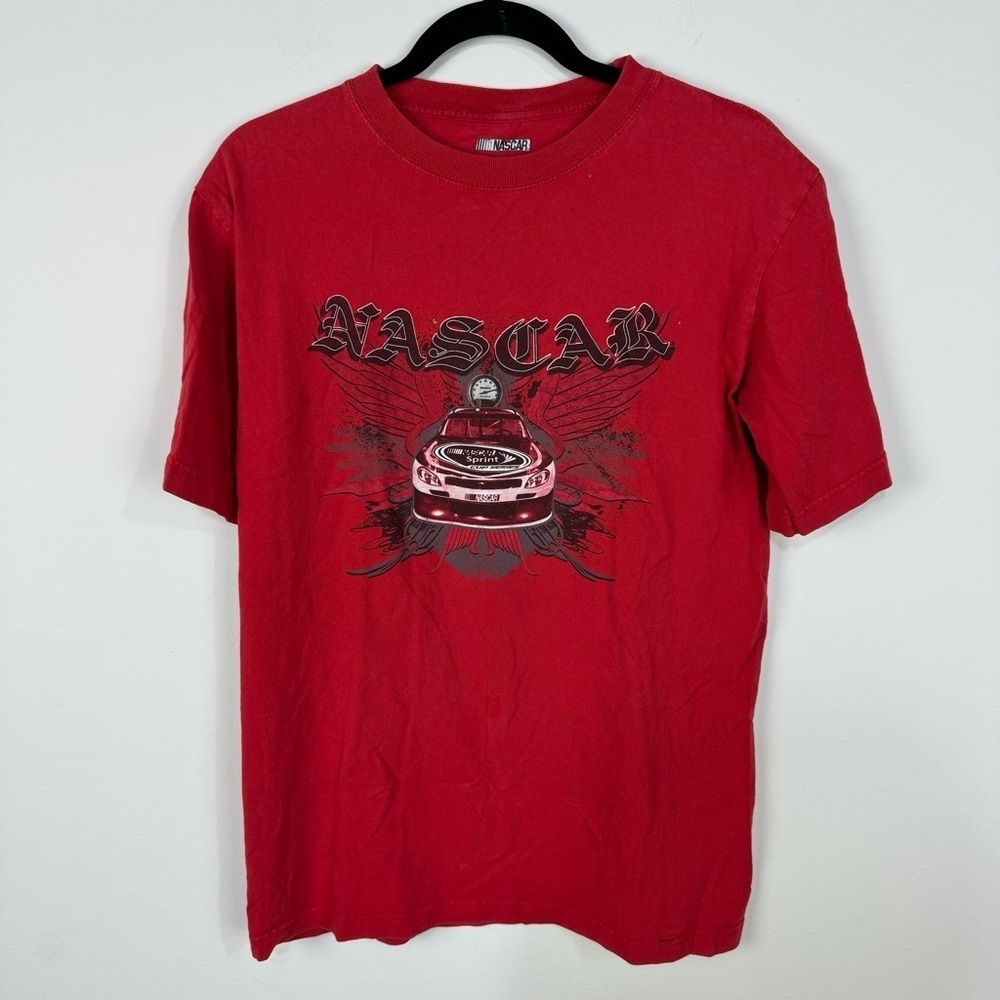 Nascar red y2k retro vintage looking t-shirt racing